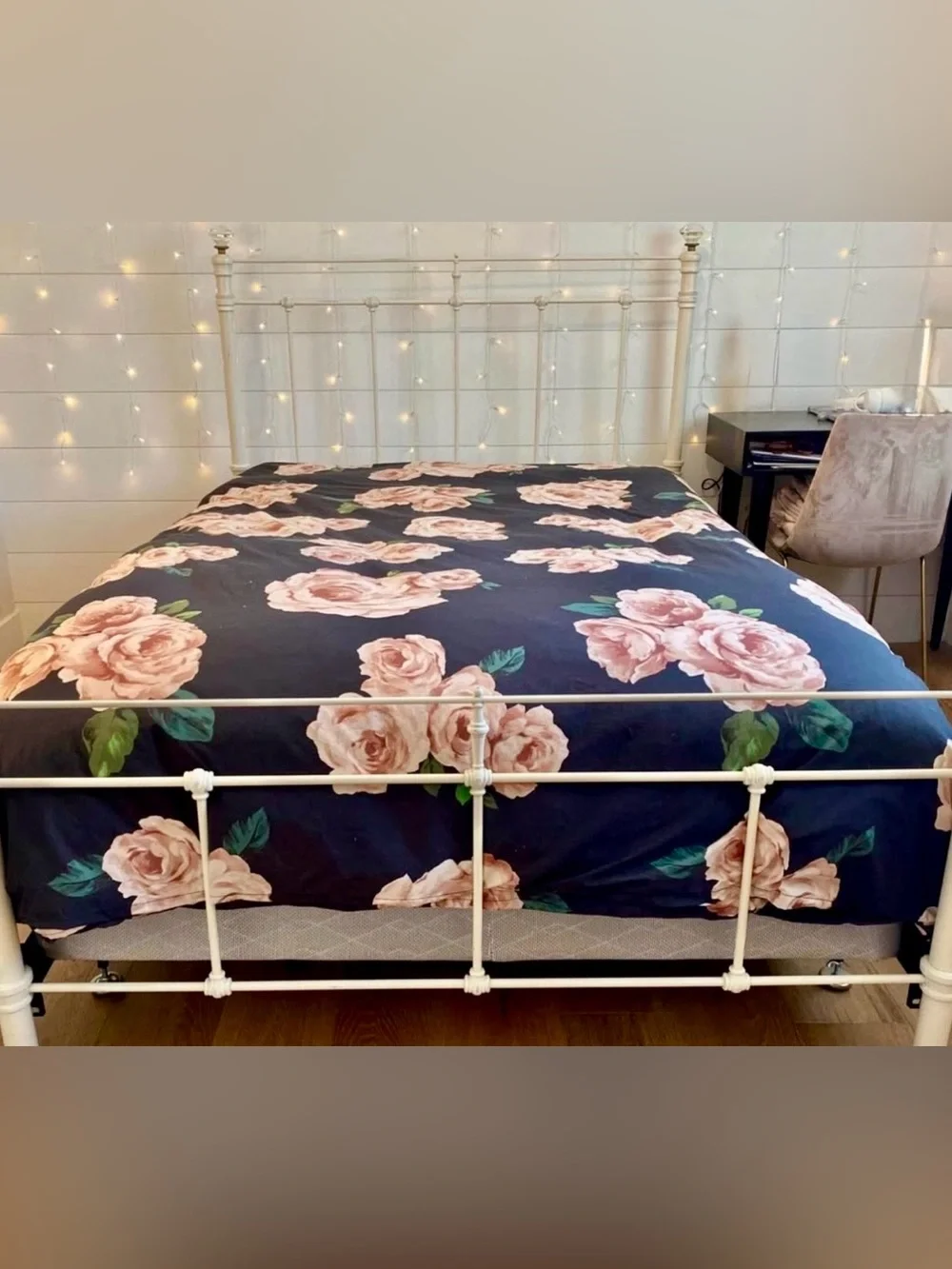 Bed of Roses Duvet Cover - Dark Gray